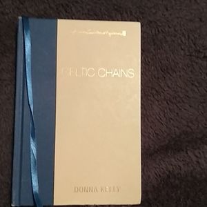 Annie's Quilted Mysteries CELTIC CHAINS by Donna K